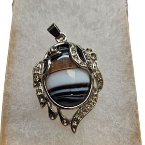 Vintage Scottish Banded black and White Agate Pendant Leaf and Vine Pendant